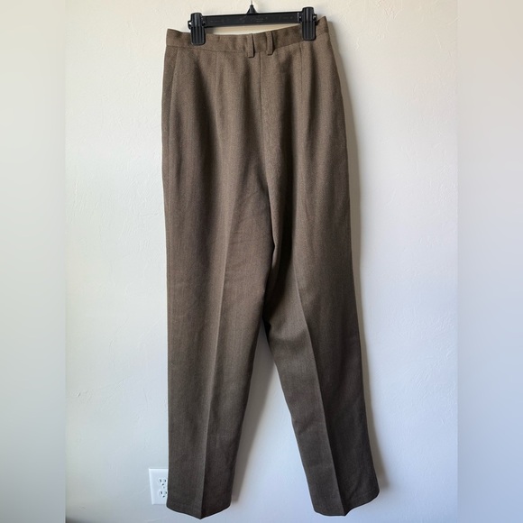 Elegant Women's Brown Trousers - Picture 5 of 5